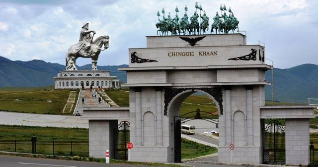 チンギスハーン像テーマパーク・モンゴル13世紀時代の国立公園