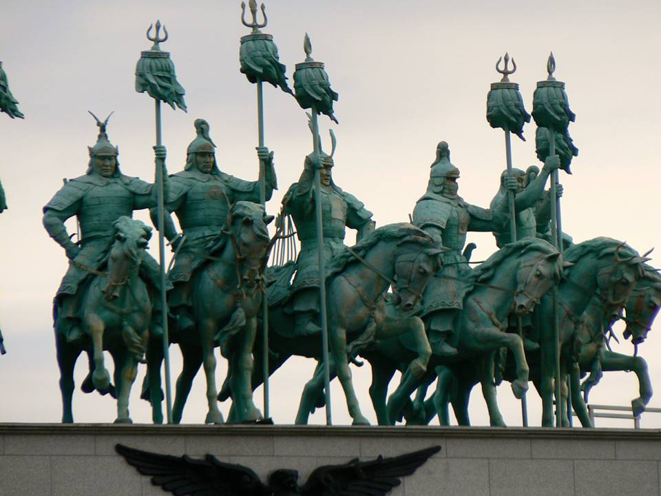 13世紀・モンゴル「ブフの戦士像」モンゴル伝統格闘技・宗教奉納儀式・彩色木彫 13世紀・モンゴル「ブフの戦士像」モンゴル伝統格闘技・宗教奉納